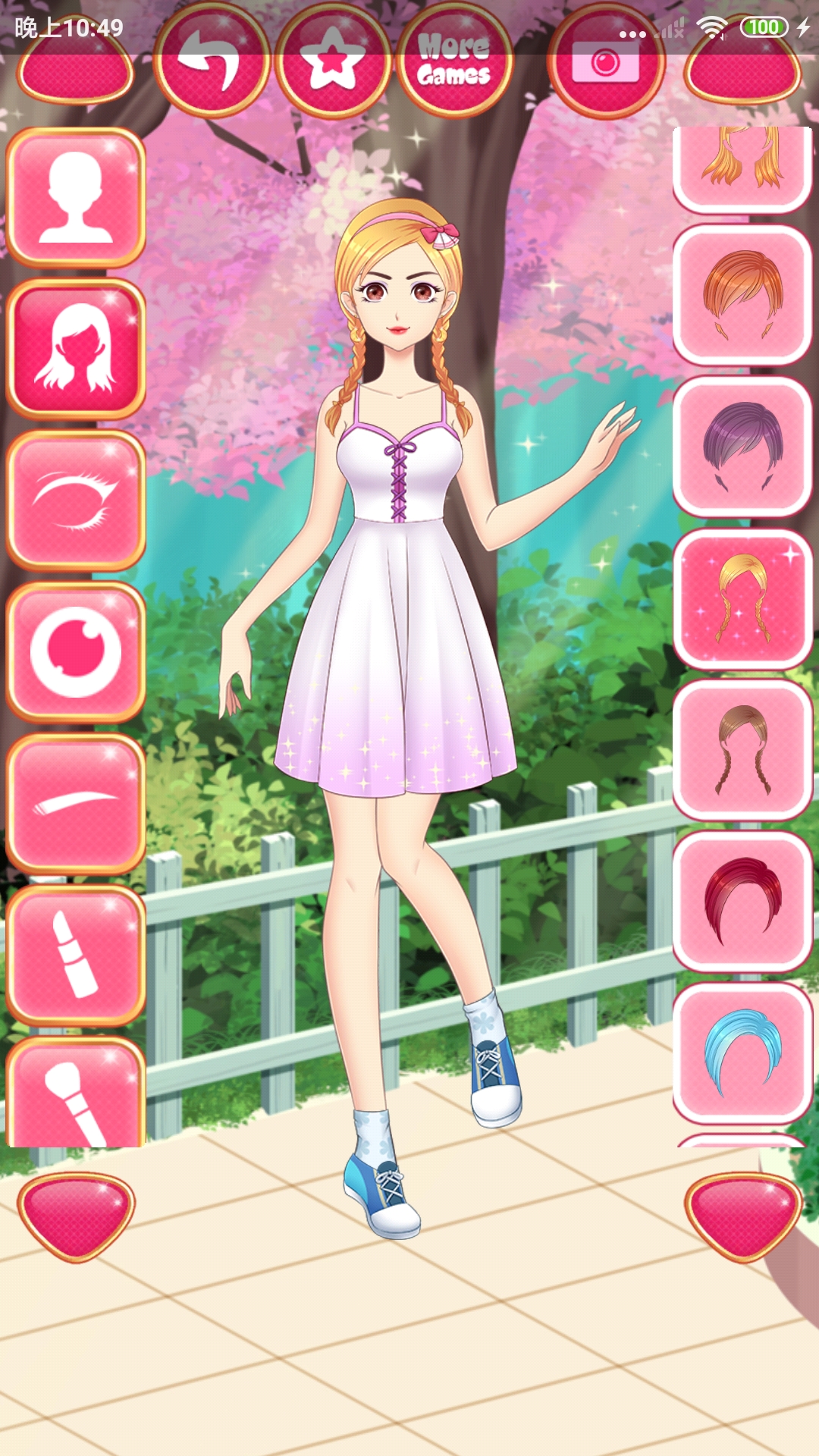 小女孩裝扮娃娃