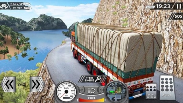 野外卡車貨運(yùn)駕駛