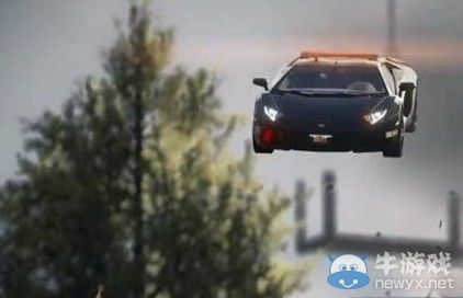 《極品飛車18》撞警車的方法攻略