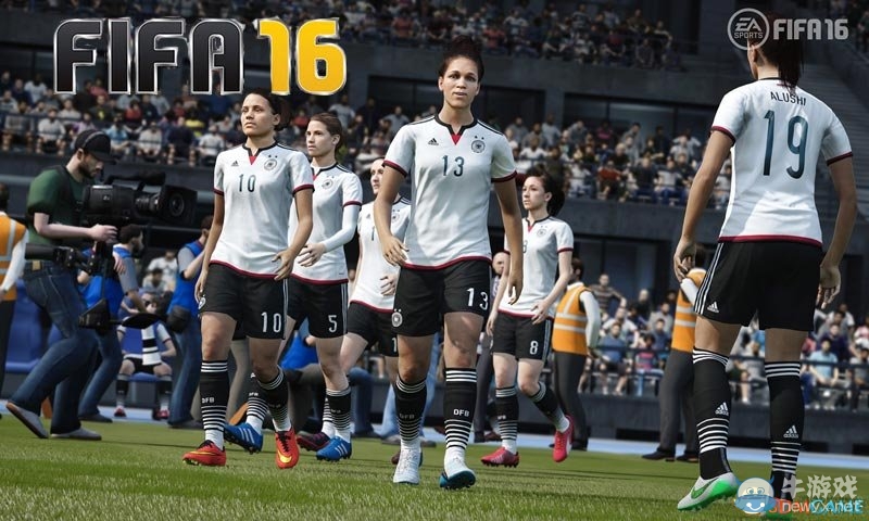 《FIFA 16》搶高空球操作方法