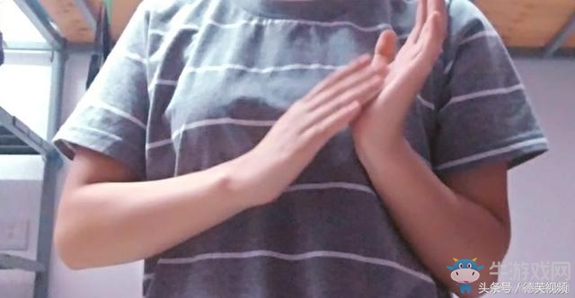 《抖音短視頻》搓澡舞動(dòng)作分解教程