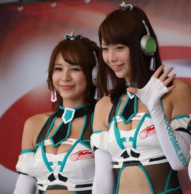 哥看的不是車是妹紙！萌系“痛車娘”組隊入侵GT賽場
