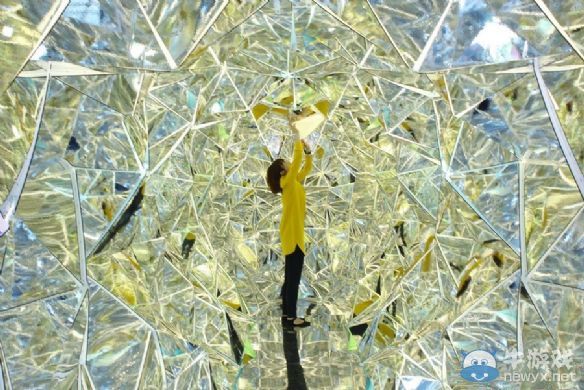 臥槽！日本造出超大萬花筒美女體驗迷幻感