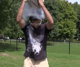 你們都弱爆了!史上最強冰桶挑戰“液氮”澆頭