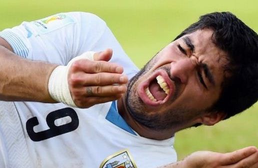 想玩咬人的省省吧!蘇牙雷斯在《FIFA 15》遭禁賽