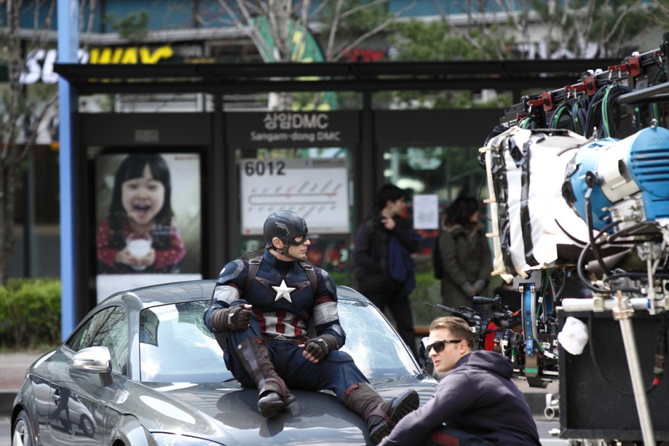 《復仇者聯盟2》曝首爾高清片場照 最新制服帥瞎眼!