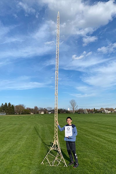 美國12歲男孩手動(dòng)搭建6米高塔創(chuàng)吉尼斯紀(jì)錄