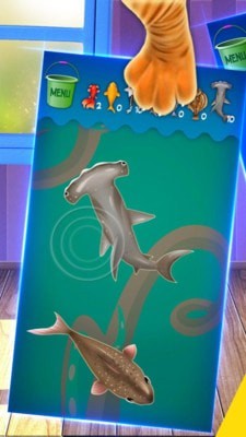 貓咪想捉魚