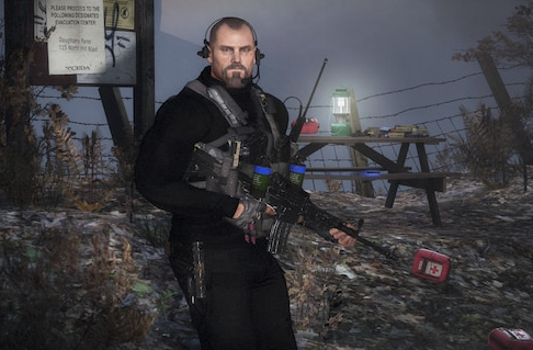 《求生之路2》弗朗西斯獲得生化8克里斯作戰服MOD