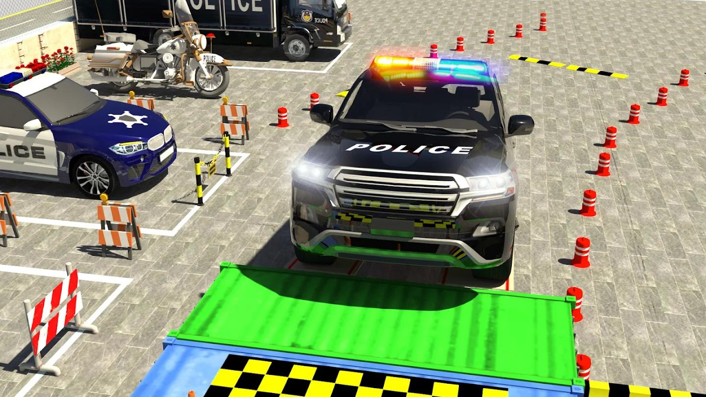 多人警車停車場(chǎng)