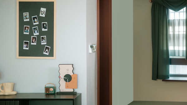 完蛋！我被美女包圍了！-房間里的心跳