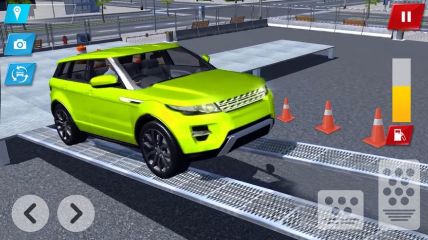 SUV測試城市停車場