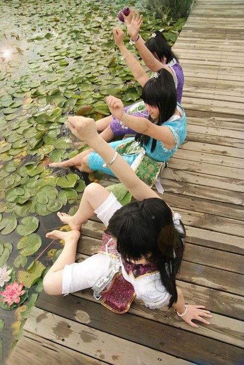 葫蘆娃也中槍娘化 COS女版葫蘆三兄弟 