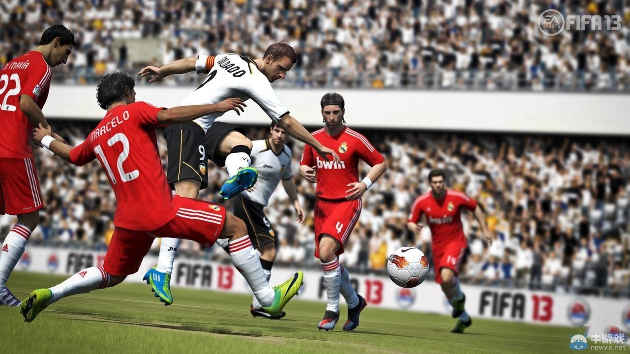 PS4和PS3版本《FIFA 14》實機游戲畫面視頻對比