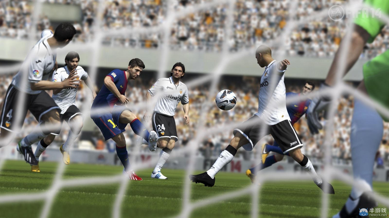 PS4和PS3版本《FIFA 14》實機游戲畫面視頻對比