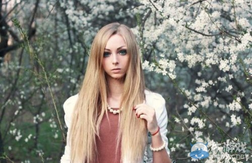 純天然無污染？新版真人妖媚芭比娃娃露面