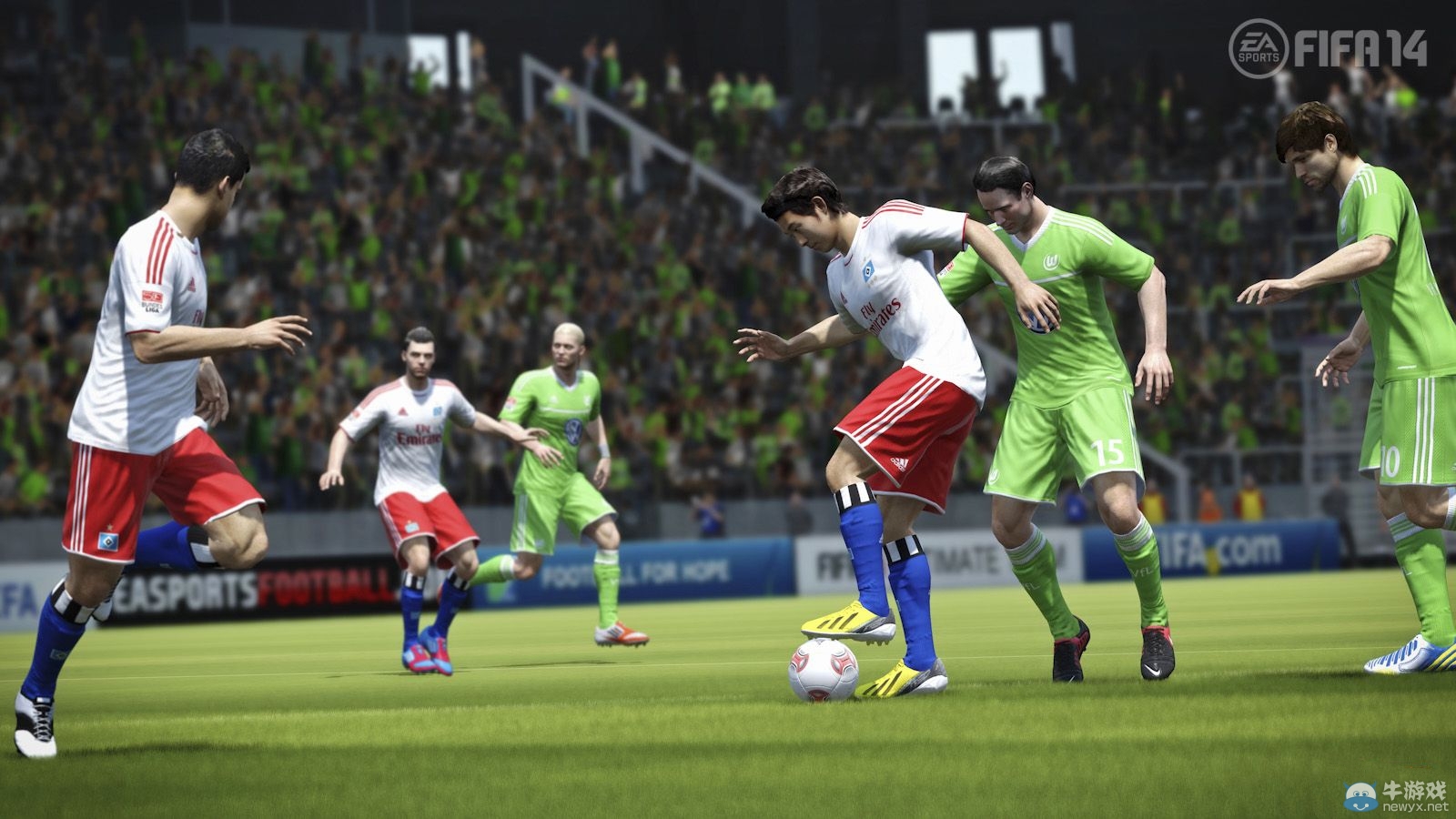 PS4和PS3版本《FIFA 14》實機游戲畫面視頻對比