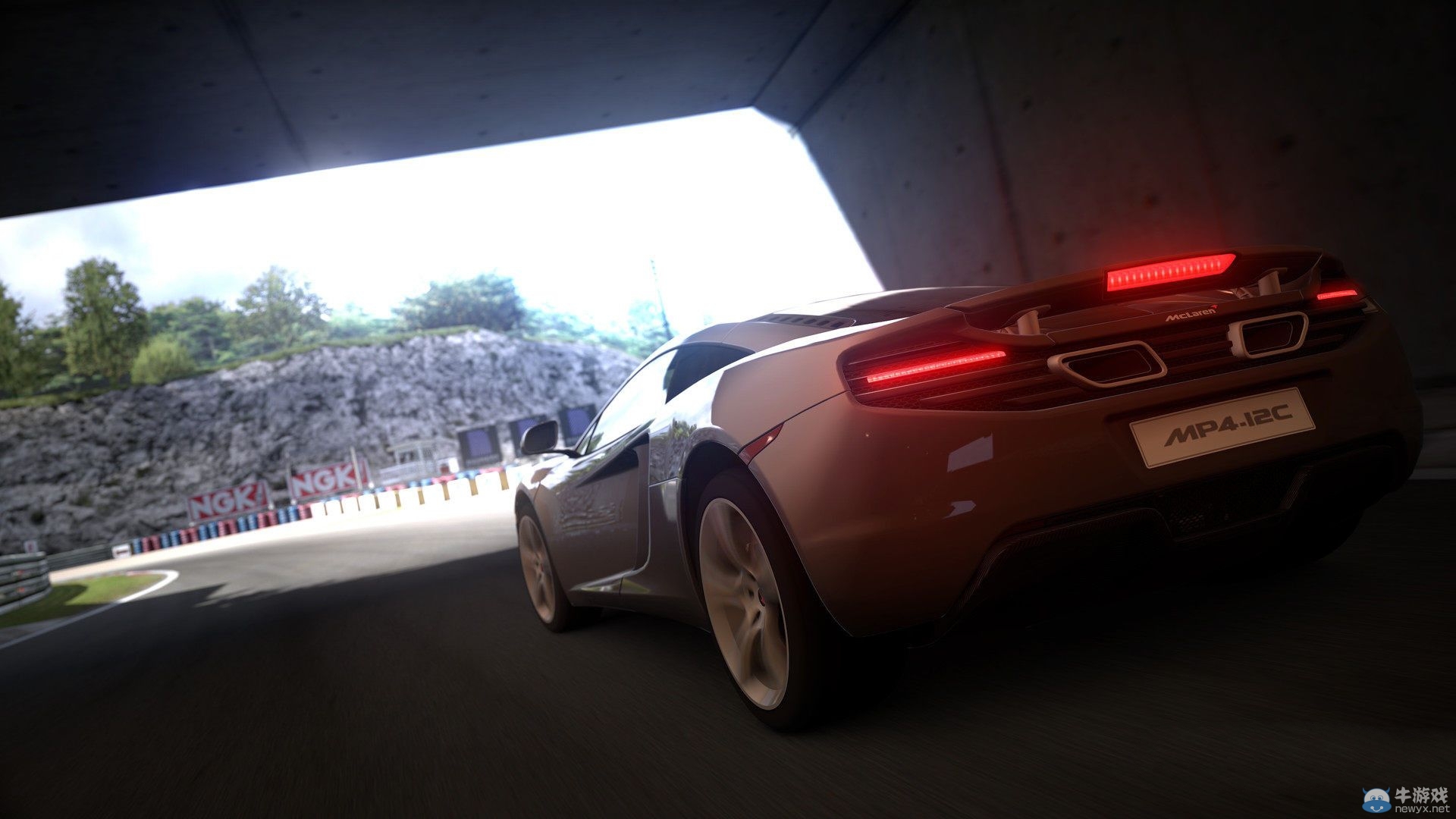 《GT6》日本宣傳片 老爸看到美女不淡定了