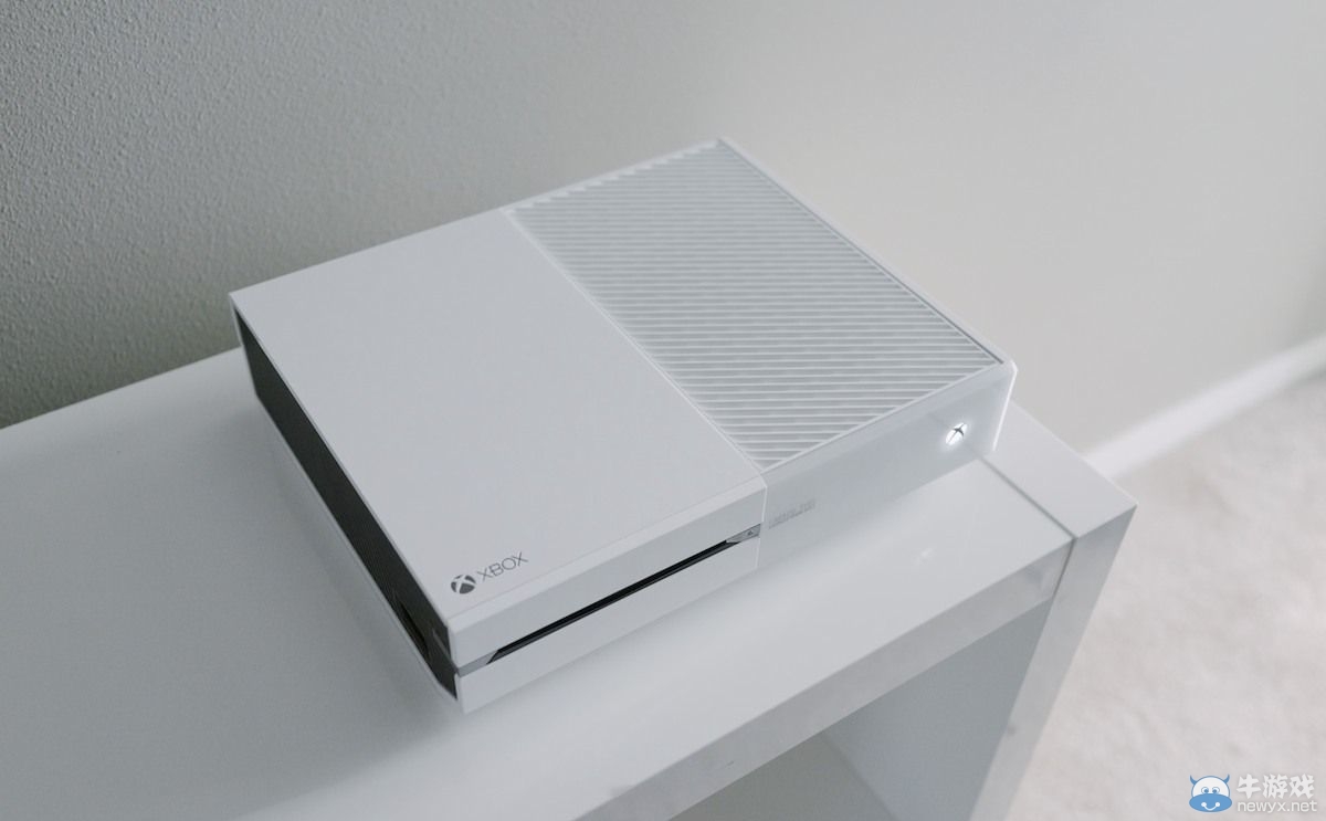 白色版Xbox One唯美圖報(bào) 簡(jiǎn)直是客廳里的藝術(shù)品
