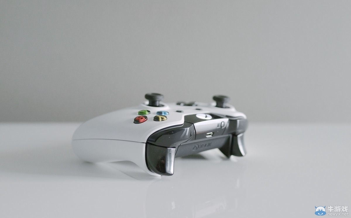 白色版Xbox One唯美圖報(bào) 簡(jiǎn)直是客廳里的藝術(shù)品