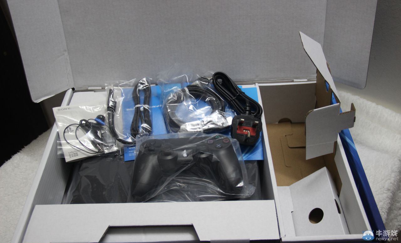 簡(jiǎn)體中文倍感親切！ 索尼港版PS4首發(fā)開(kāi)箱全程