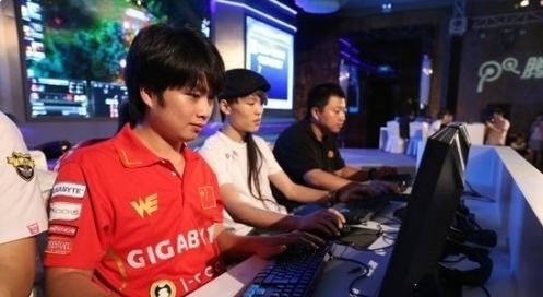 中國電競圈大揭秘：職業選手生活艱辛 當紅解說月入百萬