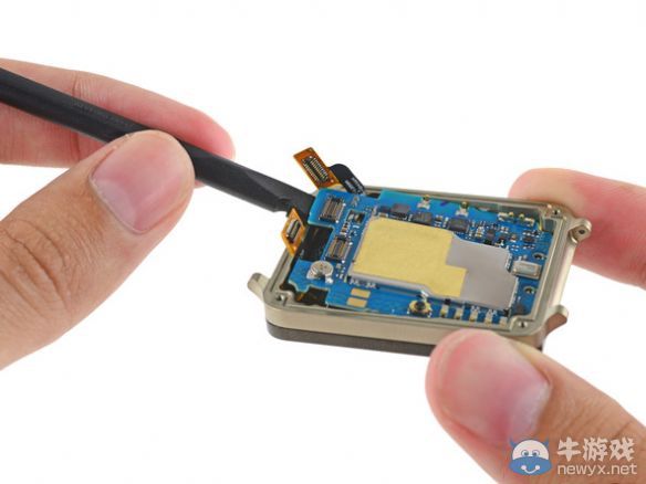 LG G Watch智能手表拆解：維修難度出乎意料的低