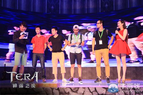 世界杯主播“烏賊劉” 現身主持《TERA》CJ展臺