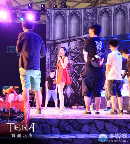 世界杯主播“烏賊劉” 現身主持《TERA》CJ展臺