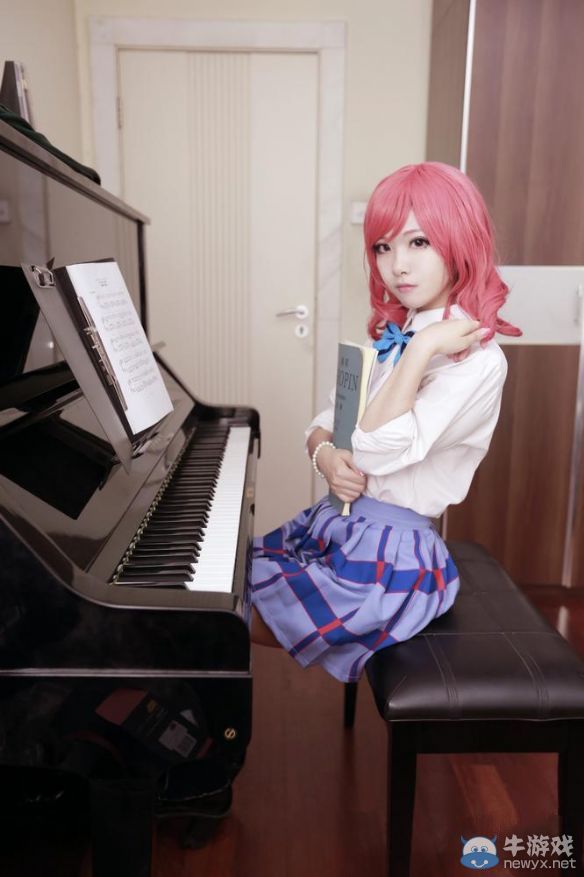 周末福利《LOVE LIVE》西木野真姬校服Cos賞