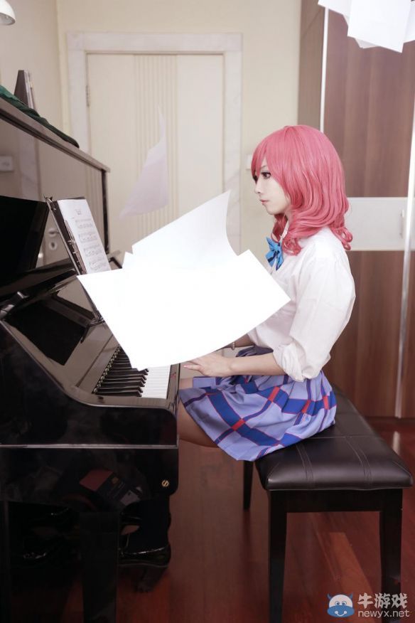 周末福利《LOVE LIVE》西木野真姬校服Cos賞