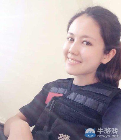 全家都是特警的美女惹不起 眼神清澈笑容明朗