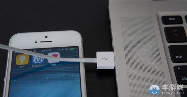 iPhone 6“正反插”數據線高清對比 兼容碉堡做工細膩