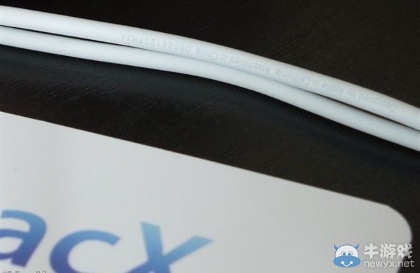 iPhone 6“正反插”數據線高清對比 兼容碉堡做工細膩