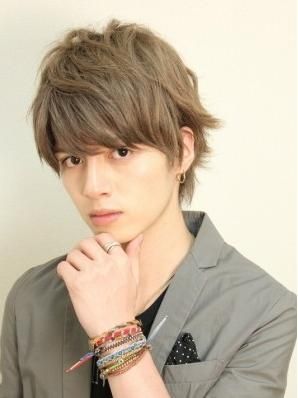 《如龍0》入賞男優(yōu)肉色褲顯大根！殺馬特晃瞎雙眼