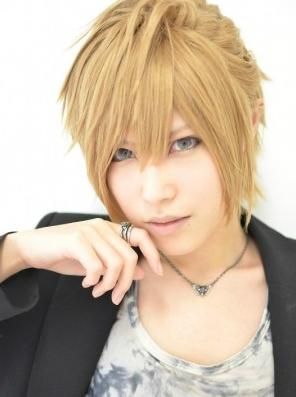 《如龍0》入賞男優(yōu)肉色褲顯大根！殺馬特晃瞎雙眼