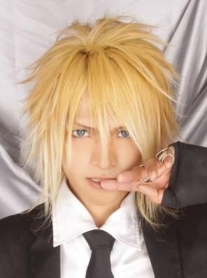 《如龍0》入賞男優(yōu)肉色褲顯大根！殺馬特晃瞎雙眼