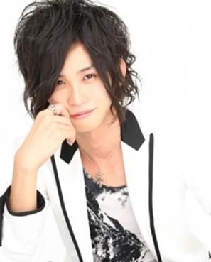 《如龍0》入賞男優(yōu)肉色褲顯大根！殺馬特晃瞎雙眼