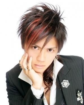 《如龍0》入賞男優(yōu)肉色褲顯大根！殺馬特晃瞎雙眼