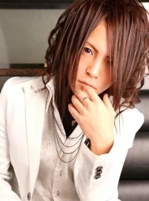 《如龍0》入賞男優(yōu)肉色褲顯大根！殺馬特晃瞎雙眼