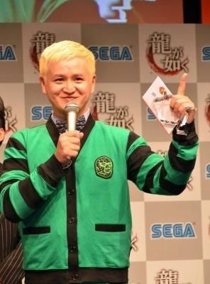 《如龍0》入賞男優(yōu)肉色褲顯大根！殺馬特晃瞎雙眼