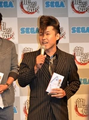 《如龍0》入賞男優(yōu)肉色褲顯大根！殺馬特晃瞎雙眼