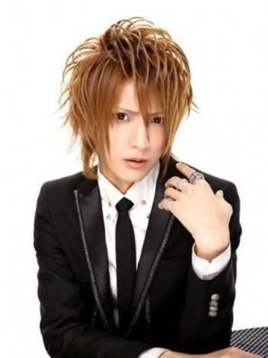 《如龍0》入賞男優(yōu)肉色褲顯大根！殺馬特晃瞎雙眼