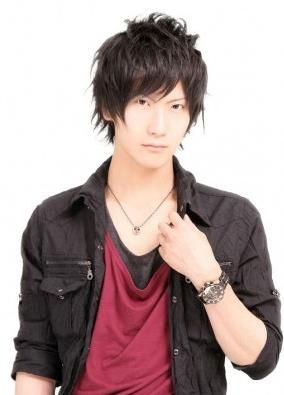 《如龍0》入賞男優(yōu)肉色褲顯大根！殺馬特晃瞎雙眼