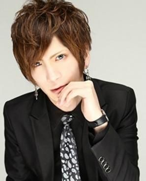 《如龍0》入賞男優(yōu)肉色褲顯大根！殺馬特晃瞎雙眼