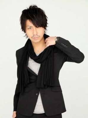 《如龍0》入賞男優(yōu)肉色褲顯大根！殺馬特晃瞎雙眼