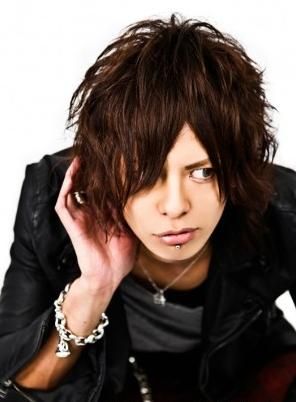 《如龍0》入賞男優(yōu)肉色褲顯大根！殺馬特晃瞎雙眼