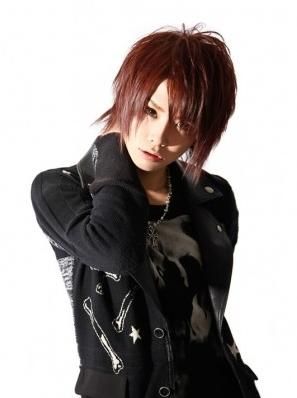 《如龍0》入賞男優(yōu)肉色褲顯大根！殺馬特晃瞎雙眼