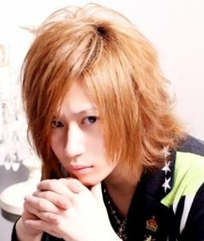 《如龍0》入賞男優(yōu)肉色褲顯大根！殺馬特晃瞎雙眼