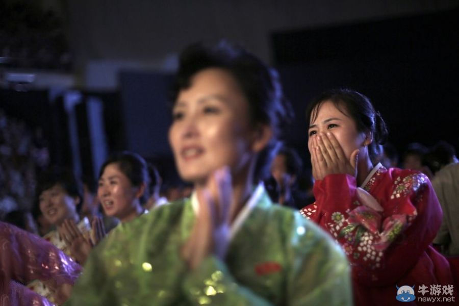 朝鮮時隔20年辦職業摔跤賽 婦女嚇得花容失色
